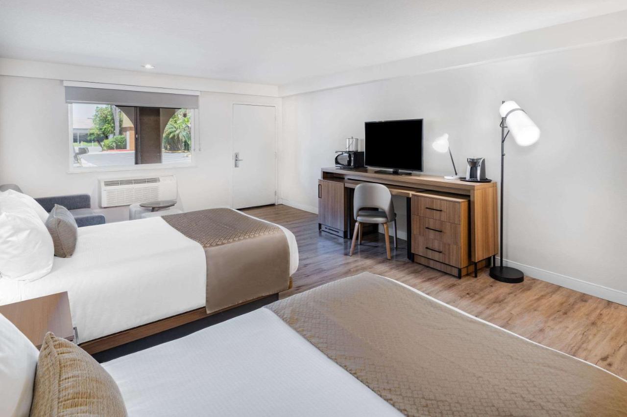 Wyndham Garden Сан-Диего Экстерьер фото